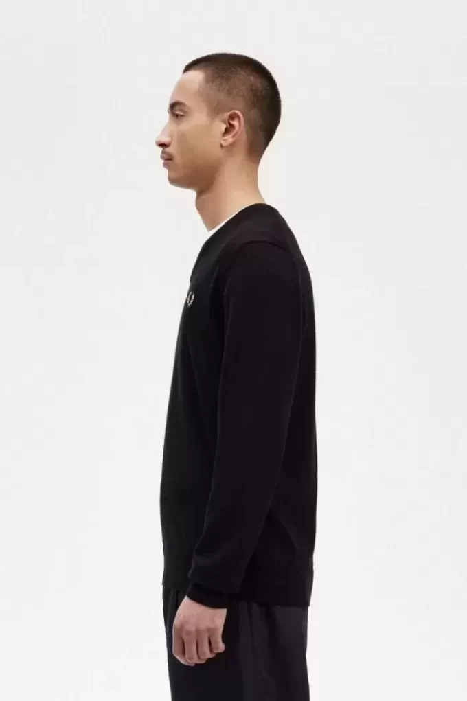 Klassischer Herrenpullover mit V-Ausschnitt