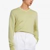 Klassischer Strickpullover mit V-Ausschnitt