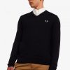 Klassischer Strickpullover mit V-Ausschnitt