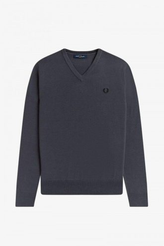 Klassischer Strickpullover mit V-Ausschnitt
