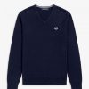 Klassischer Strickpullover mit V-Ausschnitt