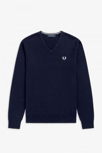 Klassischer Strickpullover mit V-Ausschnitt