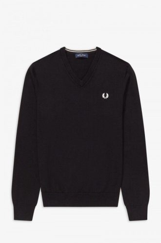 Klassischer Strickpullover mit V-Ausschnitt