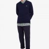 Klassischer Strickpullover mit V-Ausschnitt