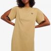 Kleid mit geklebten Ärmeleinsätzen