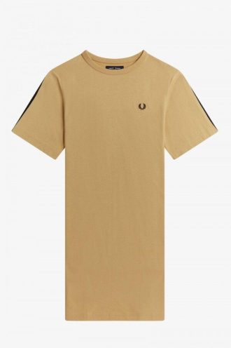 Kleid mit geklebten Ärmeleinsätzen