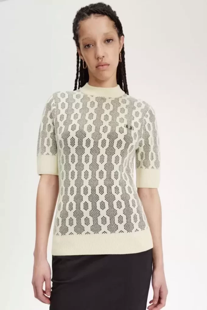 Kurzärmliger Damenpullover mit offenem Strickmuster