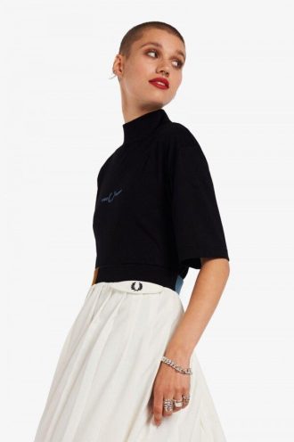 Marken-T-Shirts mit hohem Kragen