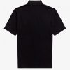 Marken-T-Shirts mit hohem Kragen