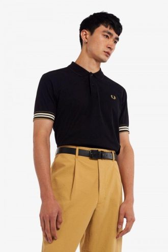Poloshirts mit gestreiften Bündchen