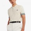 Poloshirts mit gestreiften Bündchen