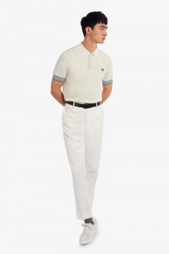 Poloshirts mit gestreiften Bündchen