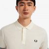 Poloshirts mit gestreiften Bündchen