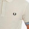 Poloshirts mit gestreiften Bündchen