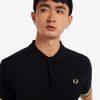 Poloshirts mit gestreiften Bündchen