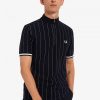 Poloshirts mit Trichterkragen und feinen Streifen