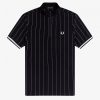 Poloshirts mit Trichterkragen und feinen Streifen