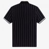 Poloshirts mit Trichterkragen und feinen Streifen