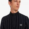 Poloshirts mit Trichterkragen und feinen Streifen