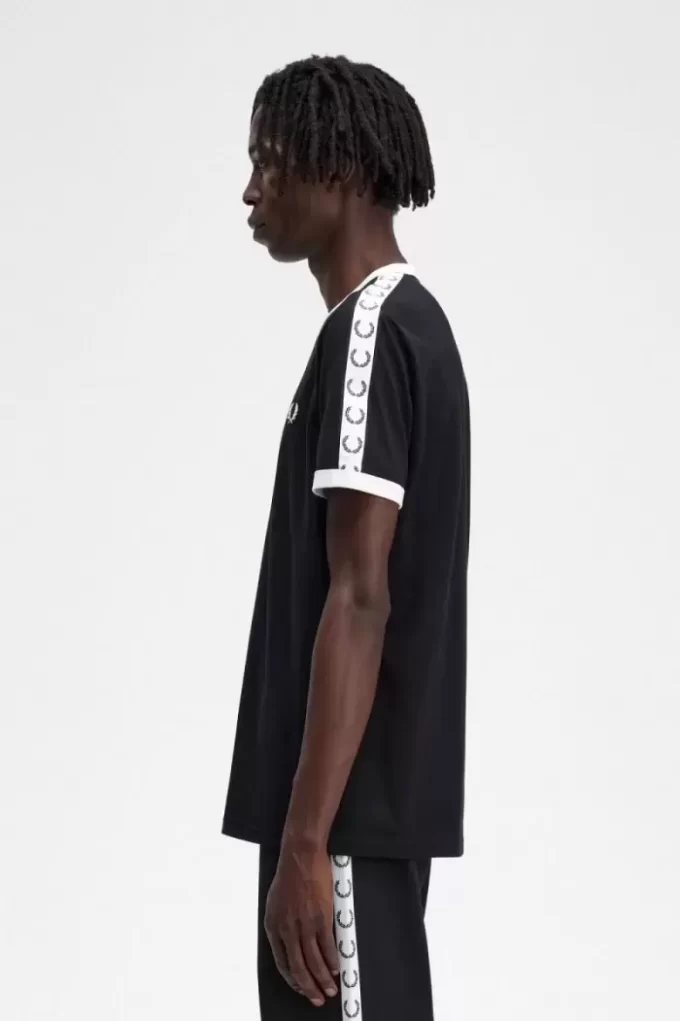 Ringer-T-Shirt mit Aufnäher für Herren