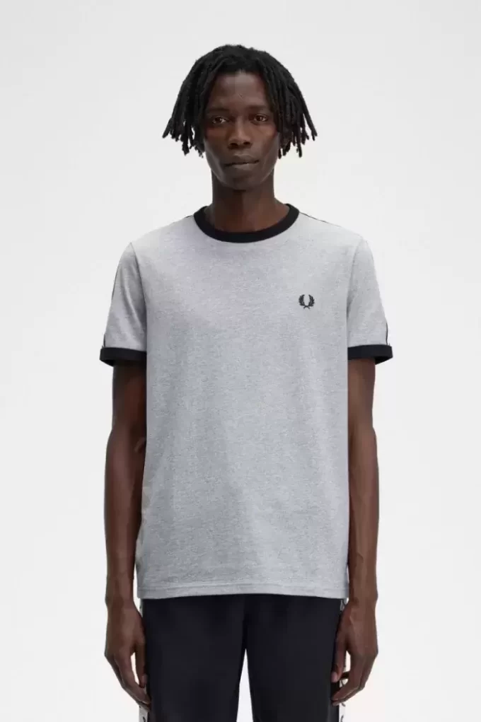 Ringer-T-Shirt mit Aufnäher für Herren