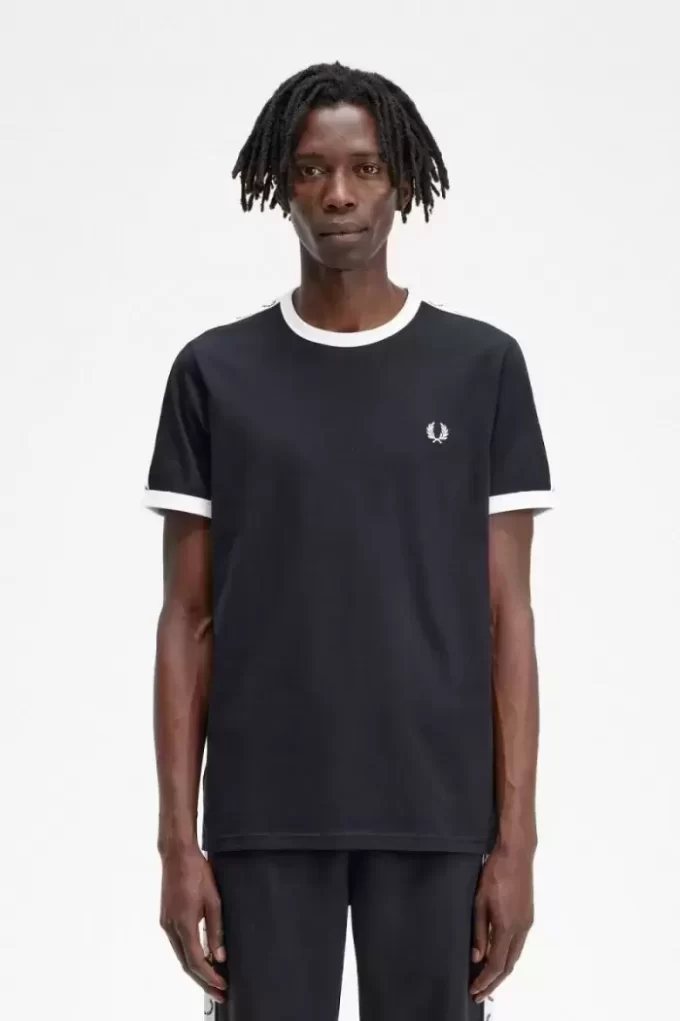 Ringer-T-Shirt mit Aufnäher für Herren