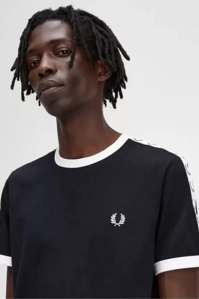 Ringer-T-Shirt mit Aufnäher für Herren