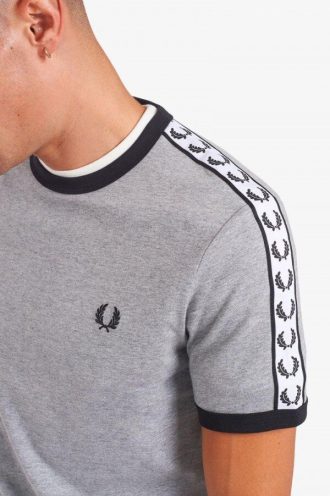Ringer-T-Shirts mit Klebeband