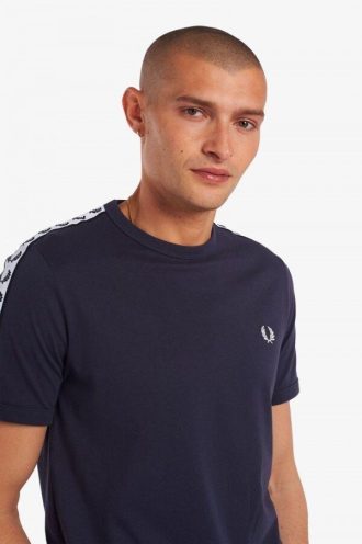 Ringer-T-Shirts mit Klebeband