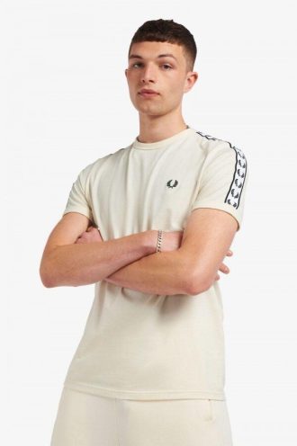 Ringer-T-Shirts mit Klebeband