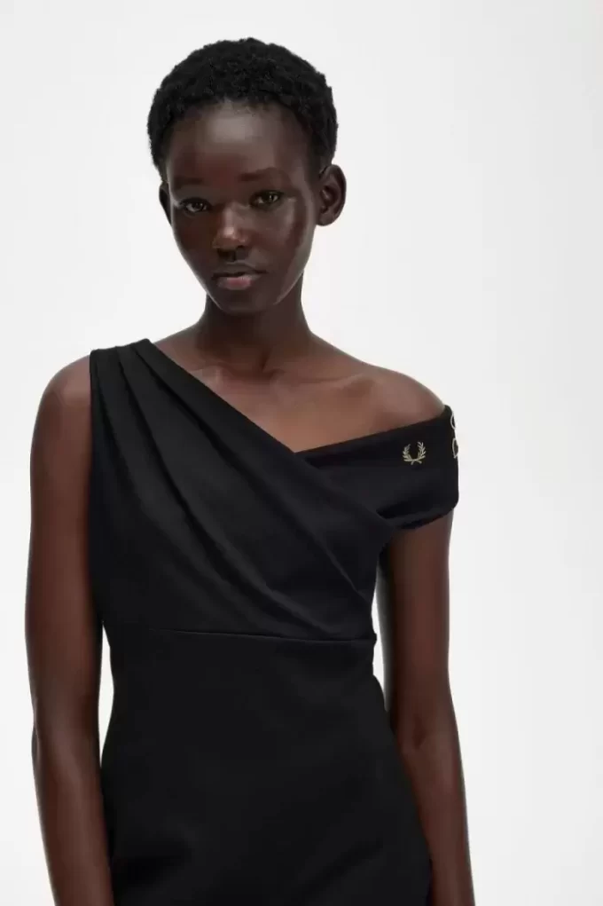 Schulterfreies Damenkleid