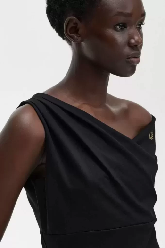 Schulterfreies Damenkleid
