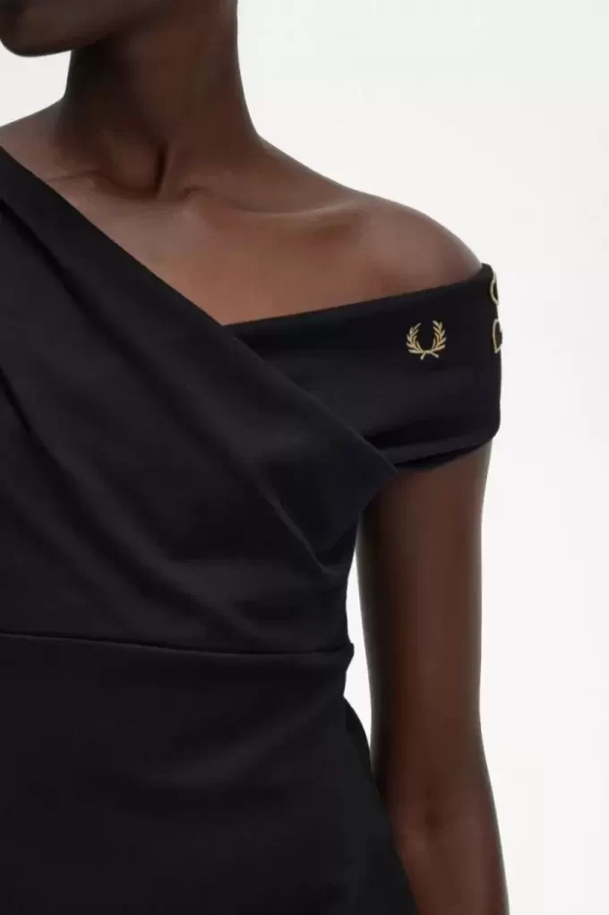 Schulterfreies Damenkleid