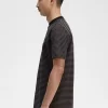 Schweres Herren-T-Shirt mit feinen Streifen