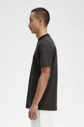 Schweres Herren-T-Shirt mit feinen Streifen