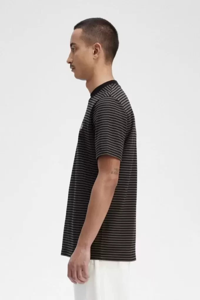 Schweres Herren-T-Shirt mit feinen Streifen