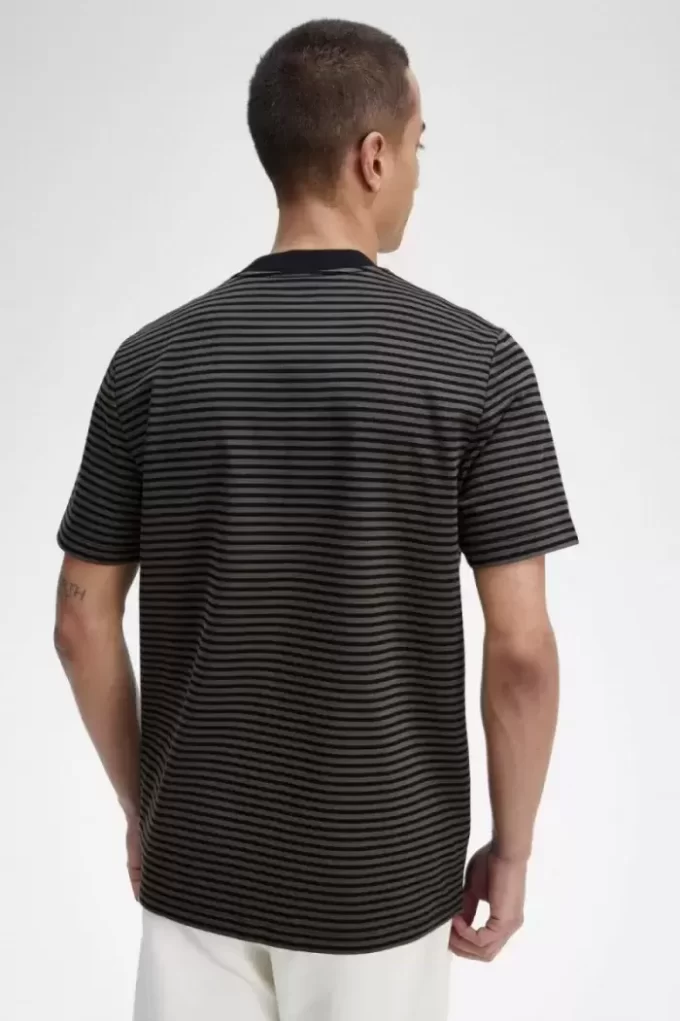 Schweres Herren-T-Shirt mit feinen Streifen
