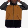 Segeljacken im Colourblock-Stil