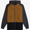 Segeljacken im Colourblock-Stil