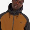 Segeljacken im Colourblock-Stil