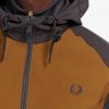 Segeljacken im Colourblock-Stil