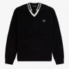 Strickpullover mit abstraktem V-Ausschnitt