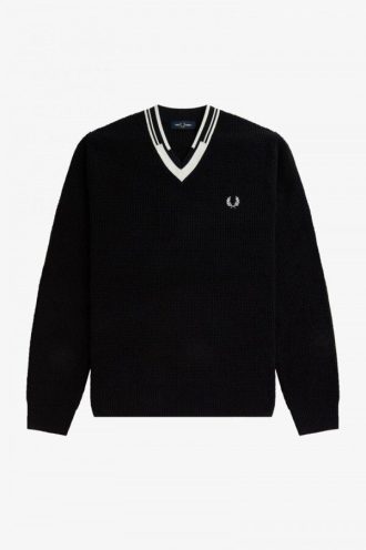 Strickpullover mit abstraktem V-Ausschnitt
