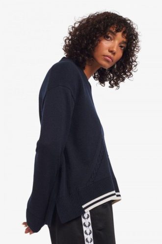 Strickpullover mit Zopfmuster und geteiltem Saum