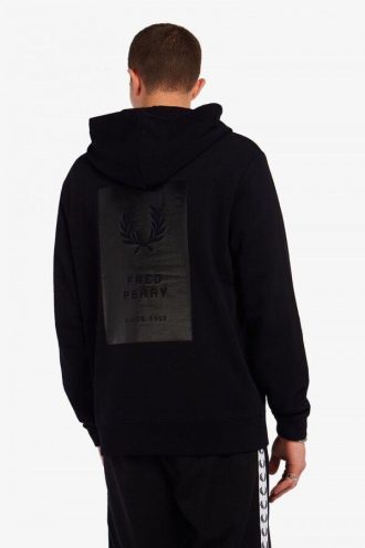 Sweatshirts mit Kapuze und Aufnäher
