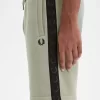 Sweatshorts mit geprägtem Band für Herren