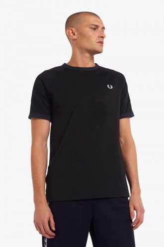 T-Shirts mit getapten Einsätzen