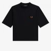 T-Shirts mit hohem Kragen und Aufnäherdetail